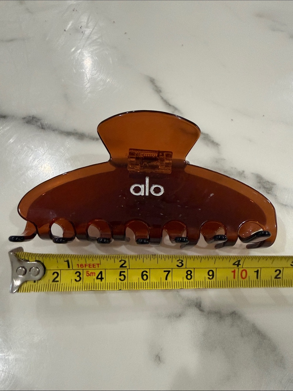 ALO Yoga Tortoiseshell Brown Hair Claw Clip - Picture 3 of 3